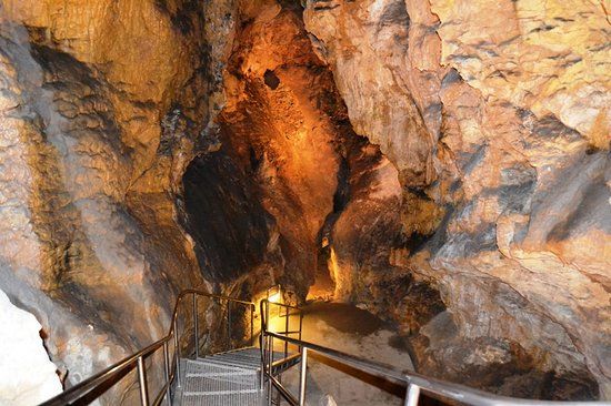 Palvolgyi-grot, Boedapest
