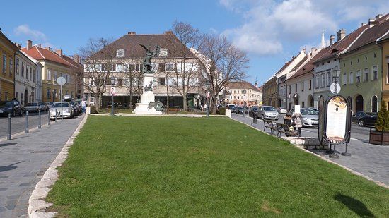 Dísz Square, Boedapest