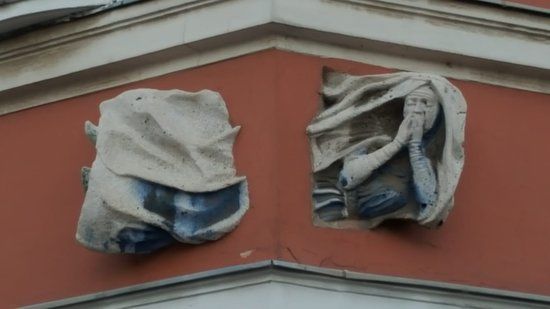 The Flying Nun Sculpture, Boedapest