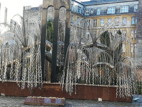The Tree of Life, Boedapest