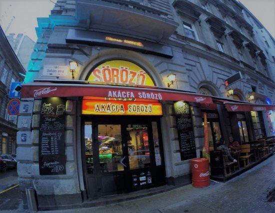 Akacfa Sorozo, Boedapest